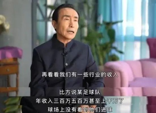 一个化身暖心姐姐，安慰被;恶魔导演讲鬼故事吓到的弟弟；一个化身小暖男，连玩闹都不舍得用力;惩罚姐姐